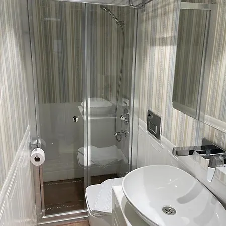 Hotel Submarin *